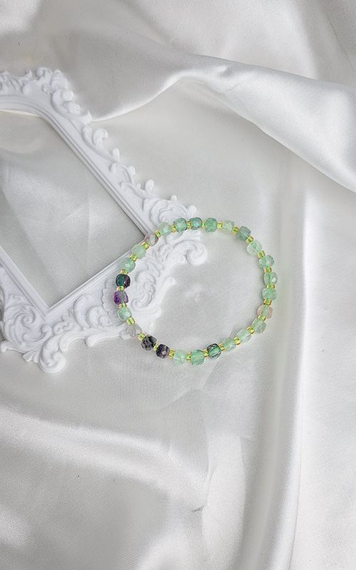 Elastic Bracelet in Faceted Fluorite