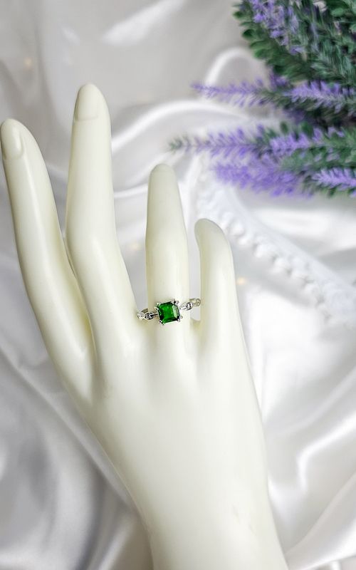 Adjustable Square Ring in Diopside (FROM SIZE 12)