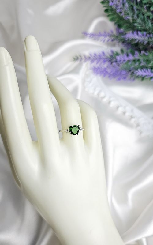 Adjustable Heart Ring in Diopside (FROM SIZE 13)