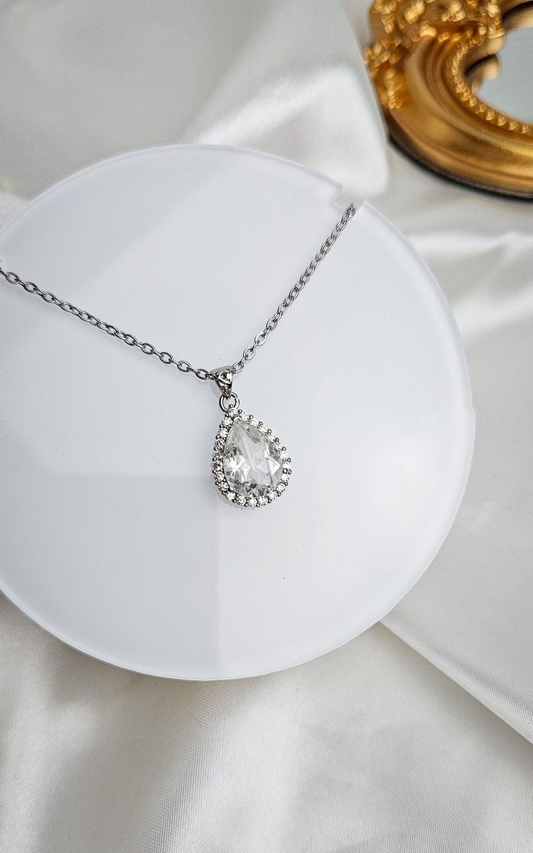 Necklace in Clear Quartz