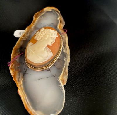 10k Gold Cameo Broach