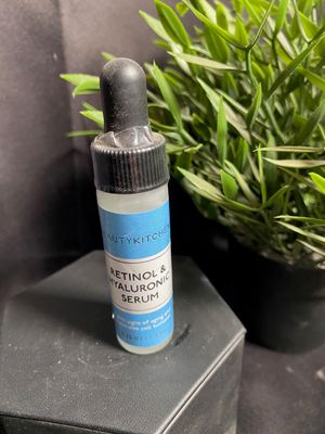 Retinol & Hyaluronic Serum Retinol & Hyaluronic Serum