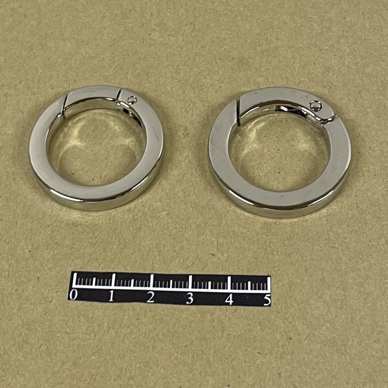 Mousqueton rond plat 25mm - x 2, Finition: Nickel
