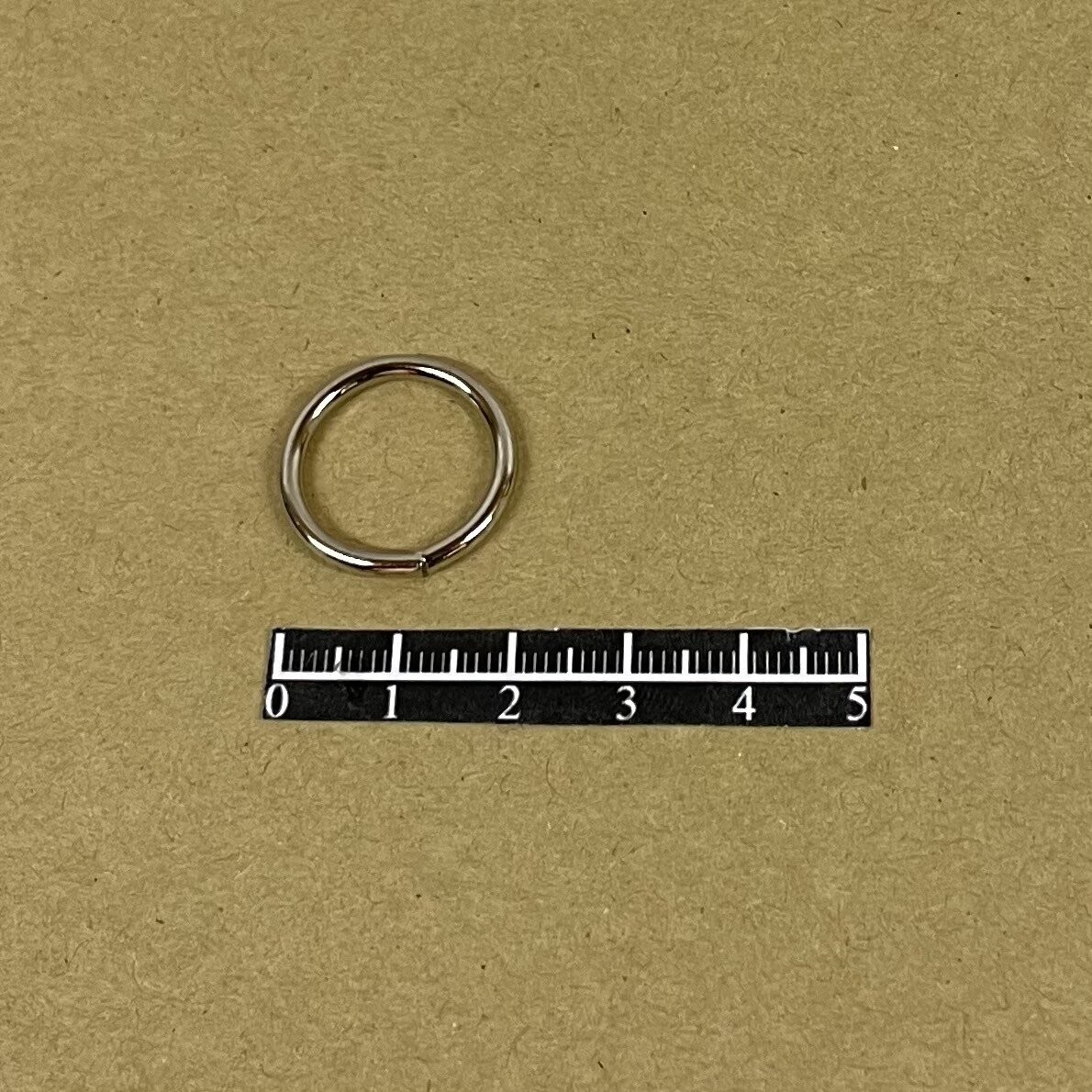 Anneau soudé 16x22 Nickel - x 40