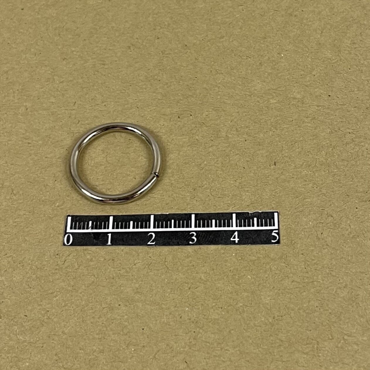 Anneau soudé 18x24 Nickel - x 40