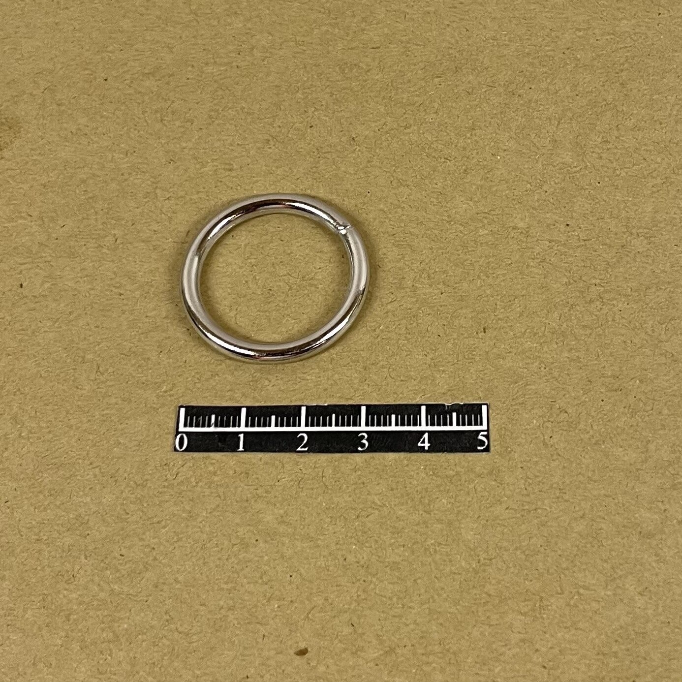 Anneau soudé 25x34 Nickel - x 20