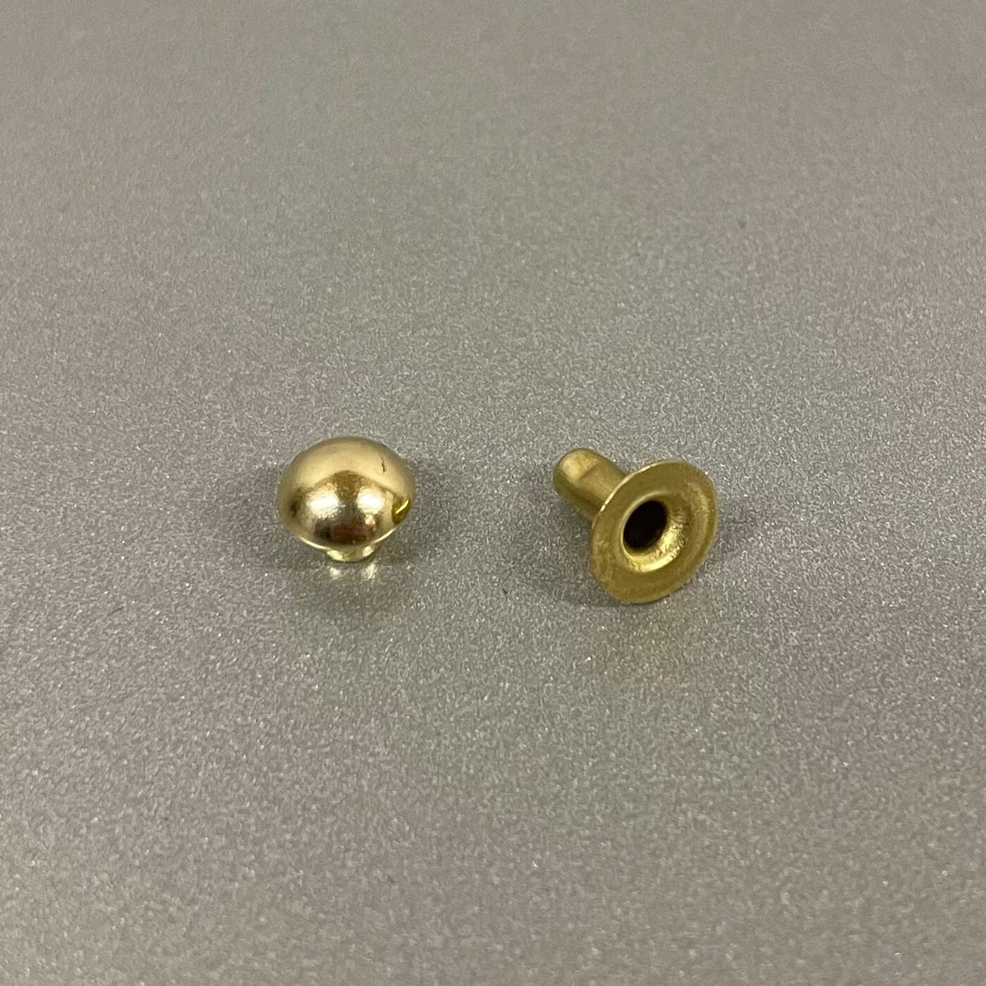 Ensemble rivet sphérique Ø7mm Acier Doré - x 50, Partie Mâle: Mâle simple