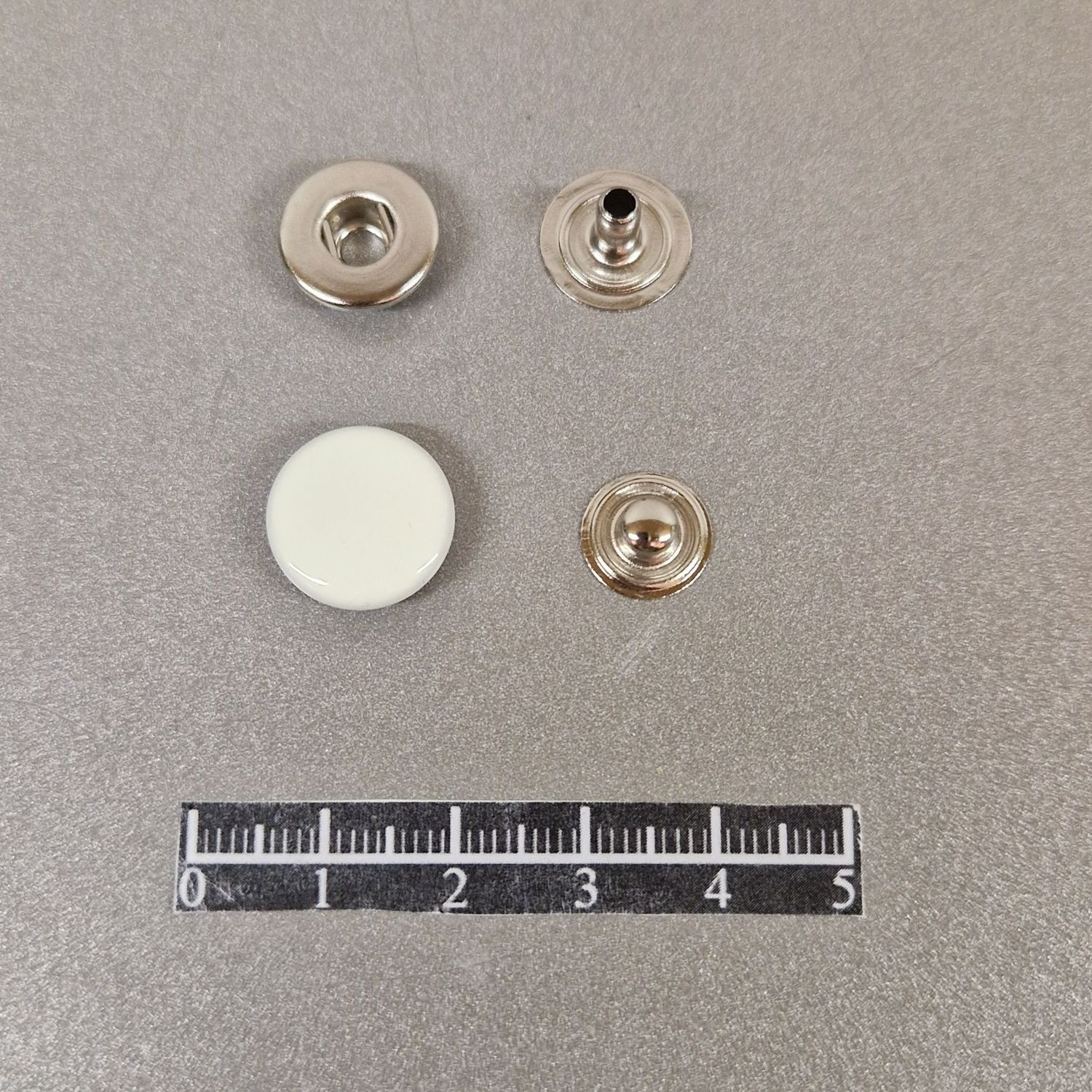 Ensemble pression Ø14mm Acier Verni Couleur - x 50 Ensemble pression Ø14mm Acier Verni Couleur - x 50, Calotte couleur: Blanc