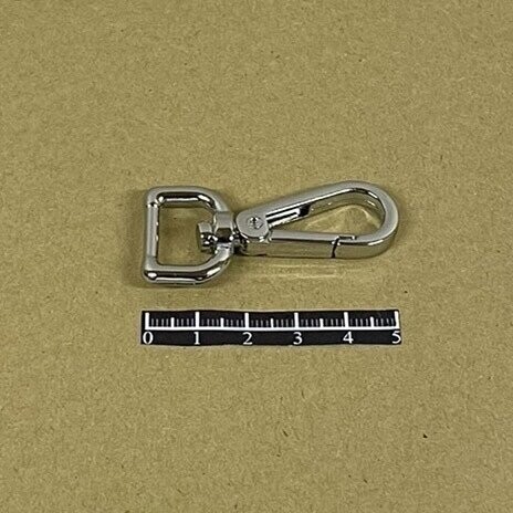 Nickel-plated Zamak snap hook with 16mm rectangular loop