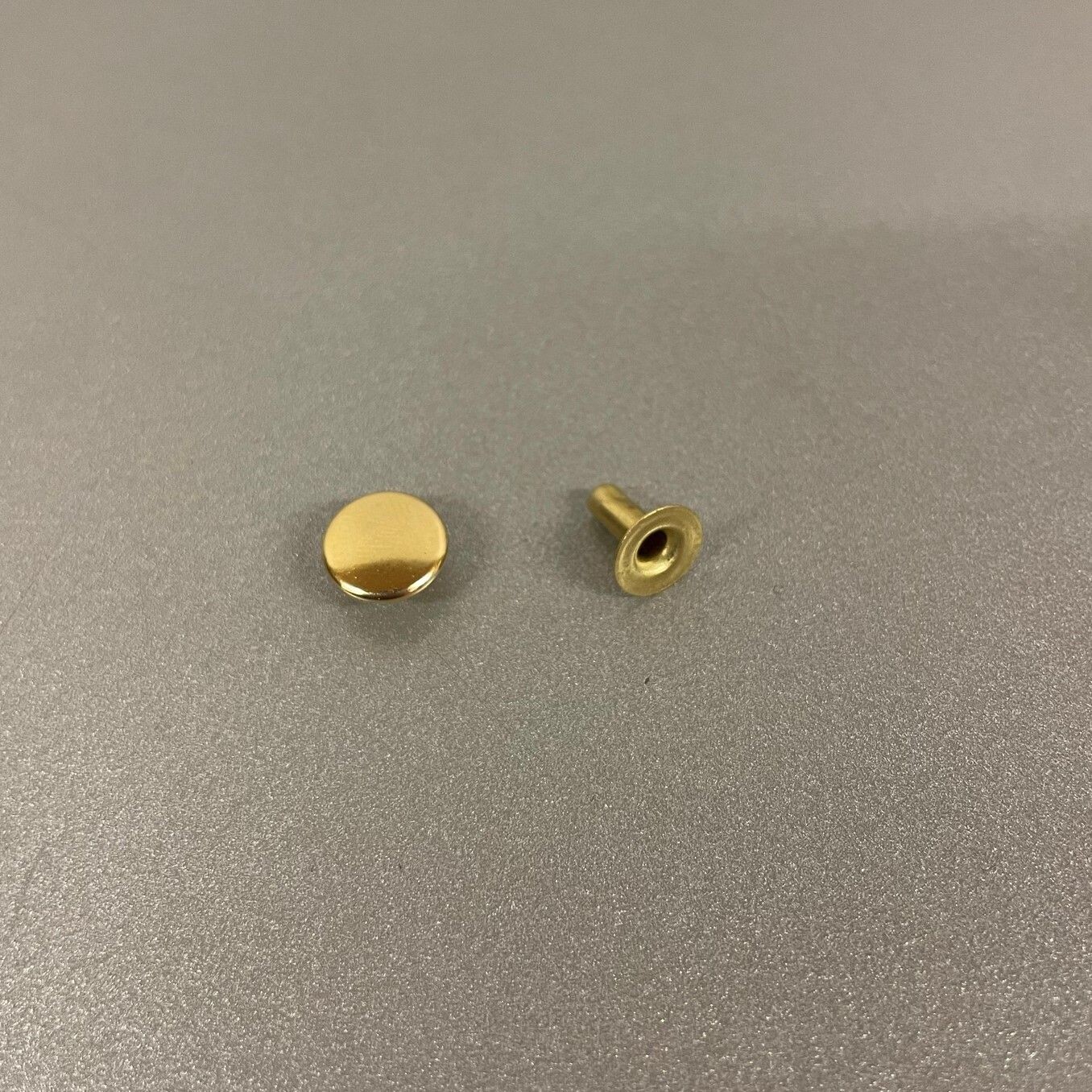 Ensemble rivet Ø9mm Laiton Doré - x 50 Ensemble rivet Ø9mm Laiton Doré - x 50, Partie mâle: Mâle simple