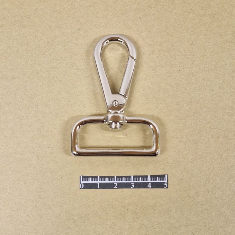 40 mm snap hook with a rectangular, swivel eye.