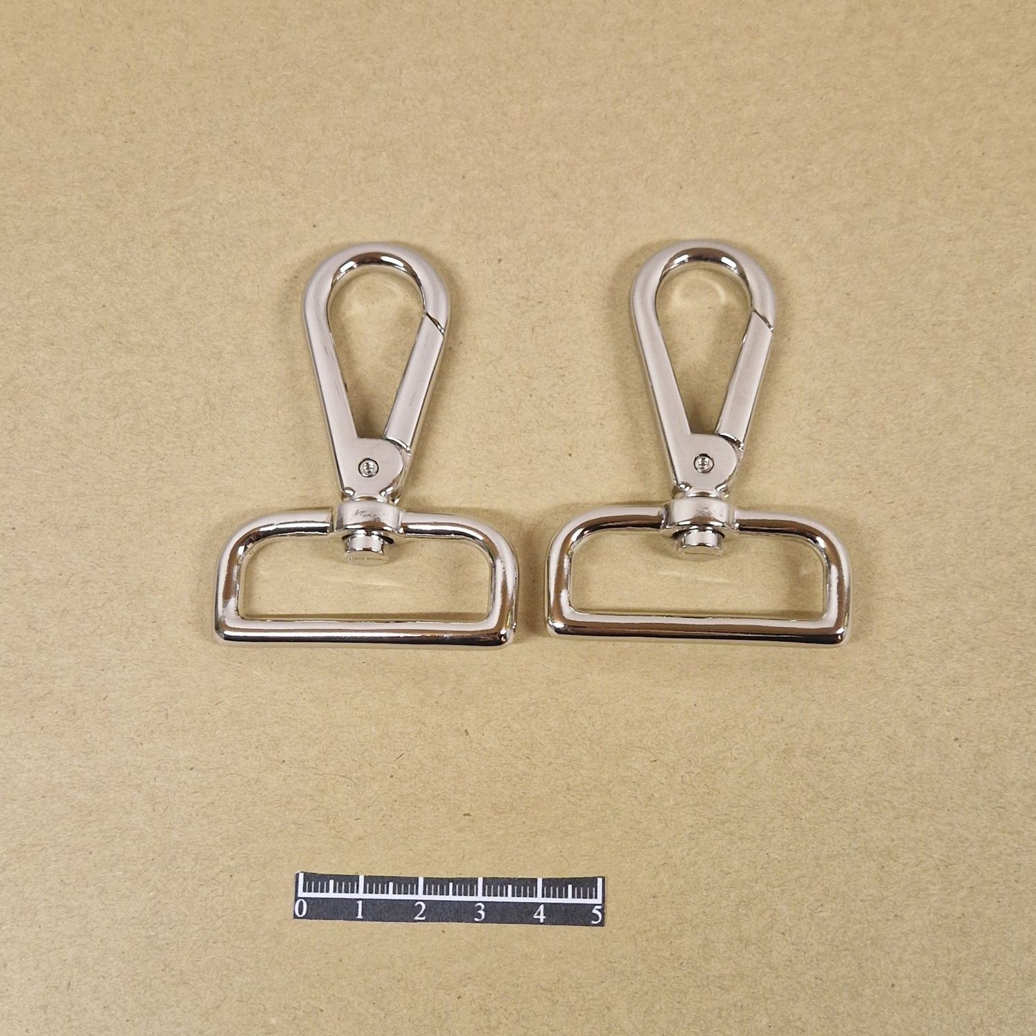 Mousqueton 240/40 - x 2 40 mm snap hook with a rectangular, swivel eye.