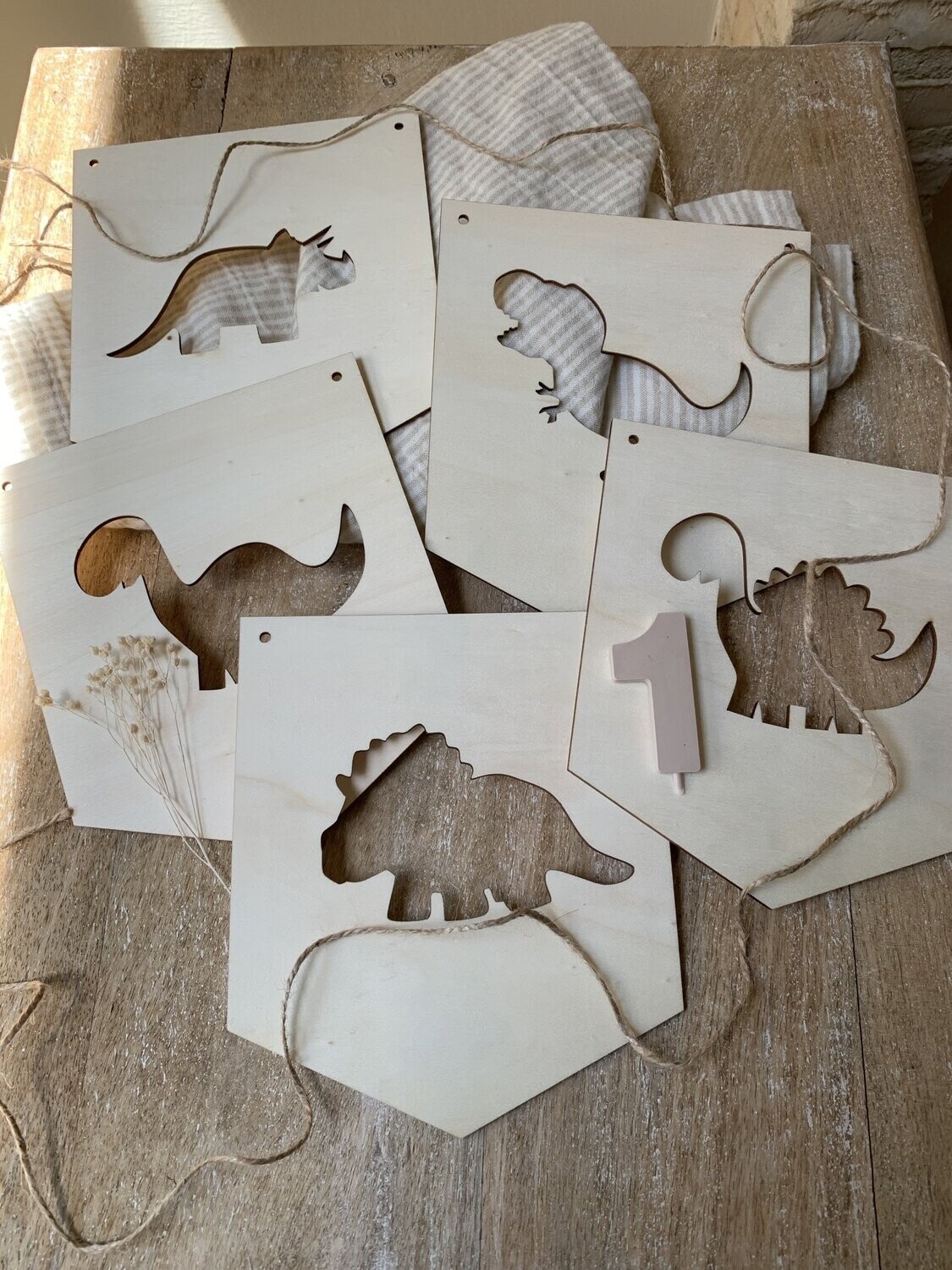 GUIRNALDA DINOSAURIOS