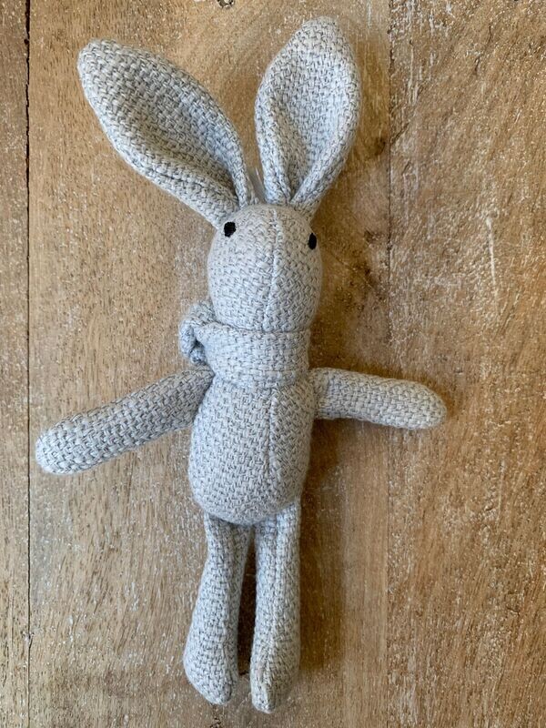 MUÑEQUITO MINI CONEJITO GRIS