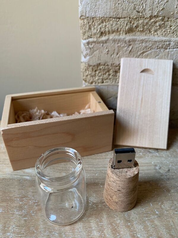CAJITA MADERA MEMORIA USB 16 GB EN BOTELLA