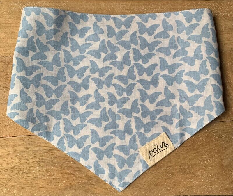 BANDANA MASCOTAS "THE PAWS''  AZUL MARIPOSAS