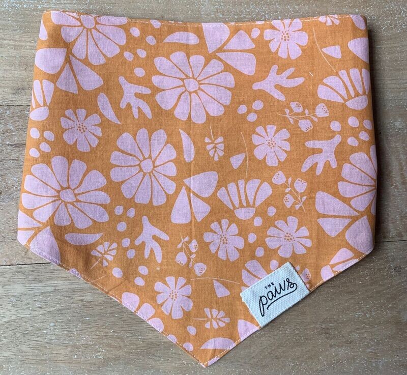 BANDANA MASCOTAS "THE PAWS'' NARANJA FLORES