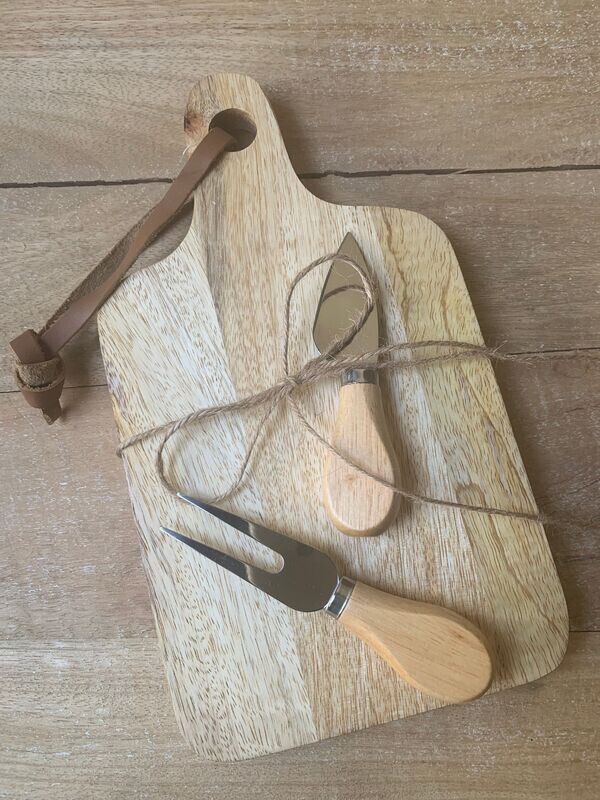 TABLA DE MADERA DE MANGO+CUCHILLOS