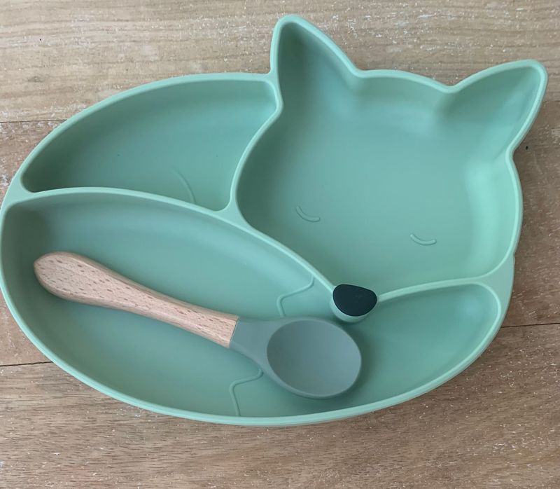 PLATO ZORRO Y CUCHARA VERDE