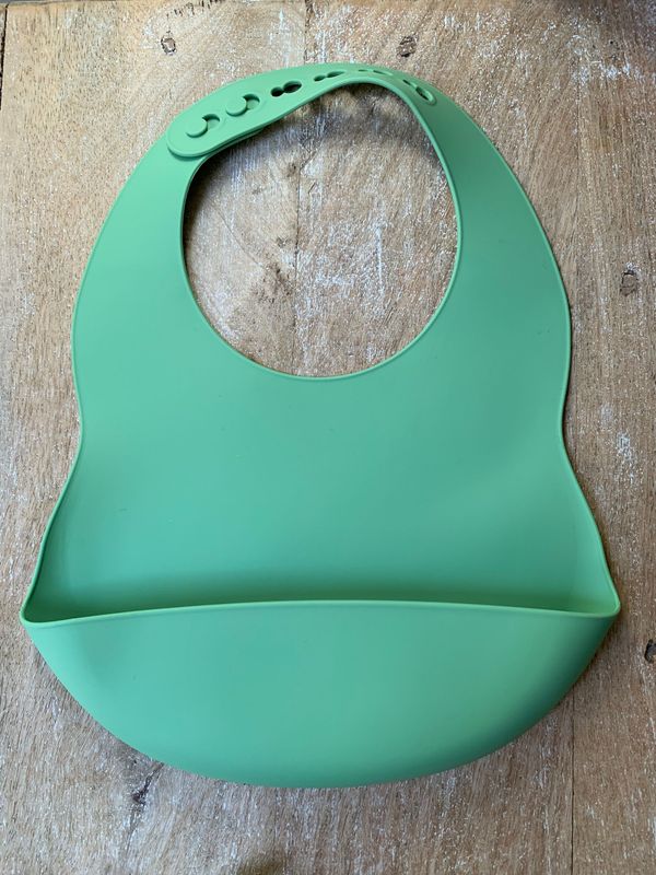 BABERO SILICONA VERDE