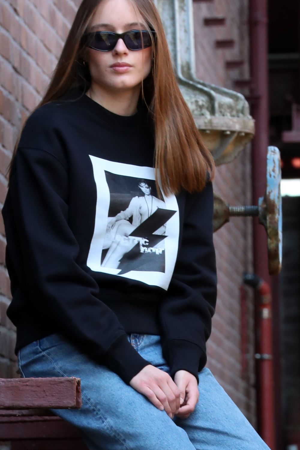 Electric Noir Sweater BELLE