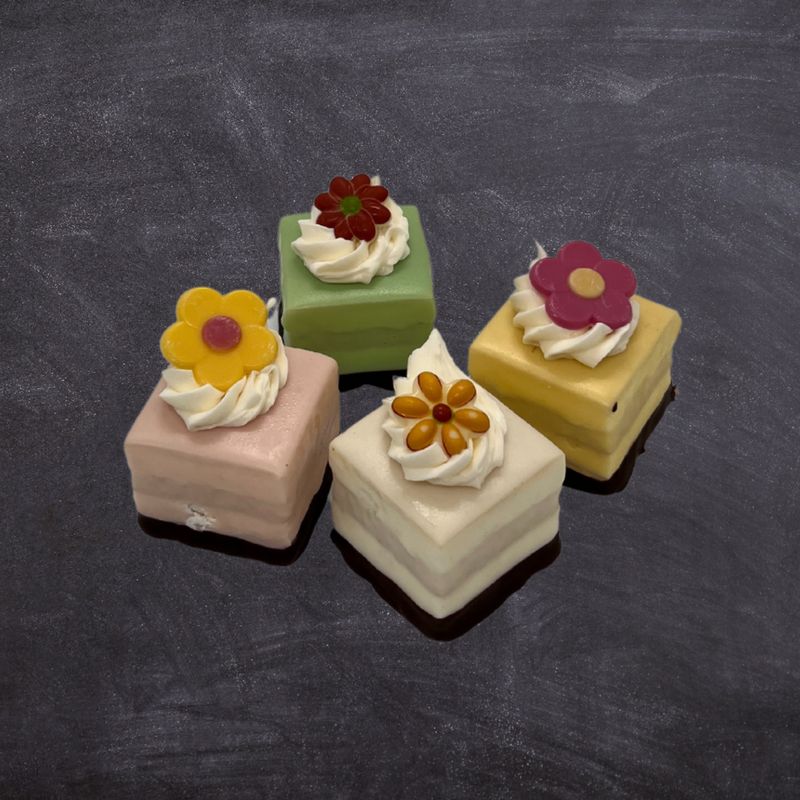 Petit fours