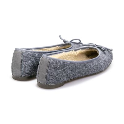 Fieltro gris. Reciclado. Bailarinas zapatillas casa