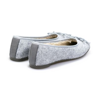 Fieltro gris claro. Reciclado. Bailarinas zapatillas casa