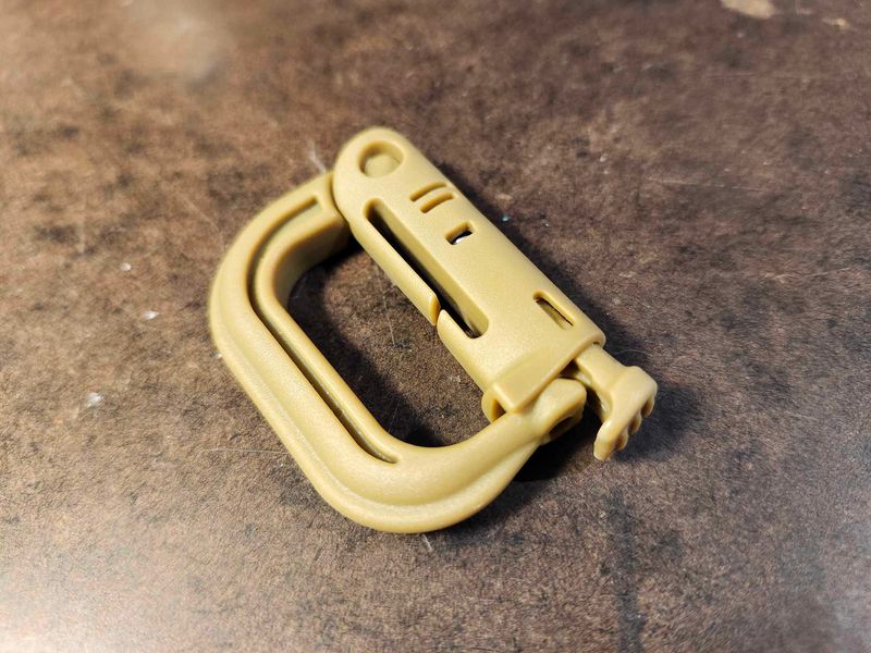 MOLLE Grimloc Carabiner Clip, Desert Tan