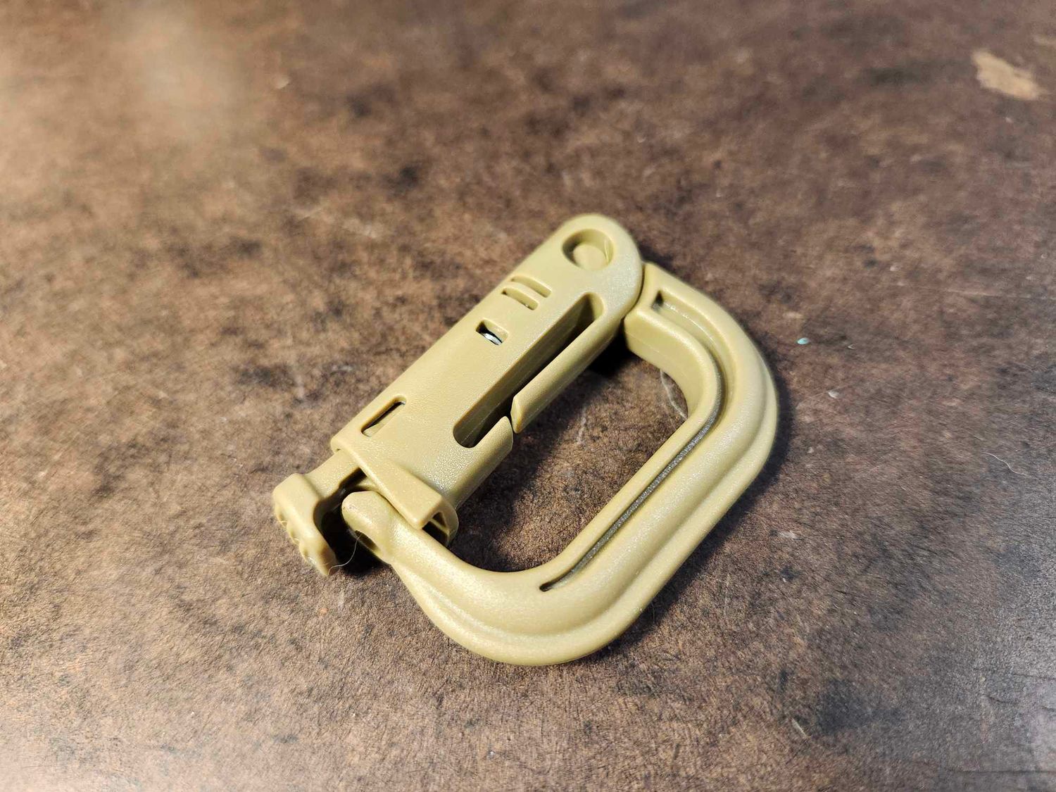 MOLLE Grimloc Carabiner Clip, USMC Coyote Brown