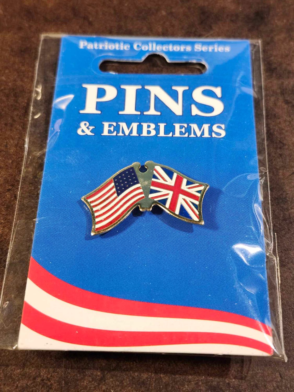 USA / UK Crossed Flags Lapel Pin