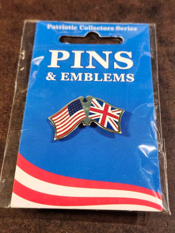 USA / UK Crossed Flags Lapel Pin