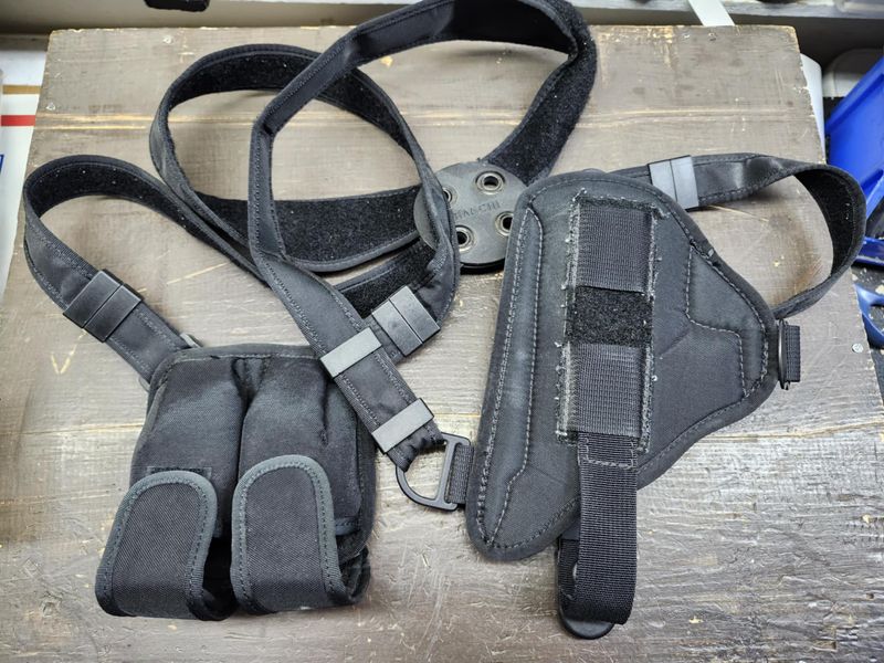Bianchi Ranger Model 4620 Tuxedo Shoulder Holster