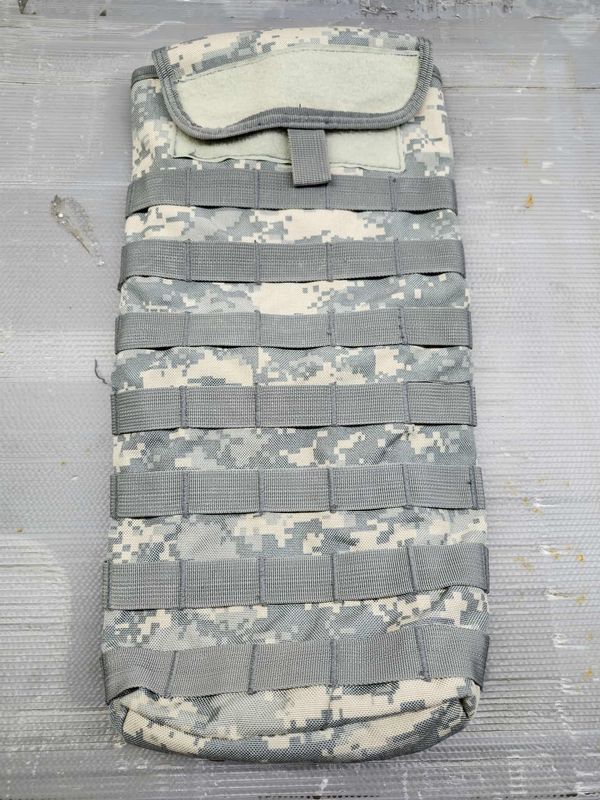 ​US MOLLE ACU Camo Large Hydration pouch