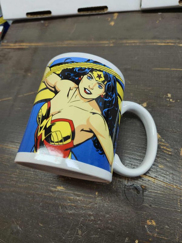 Wonder Woman / DC Comics Collector Coffee Cup (s14)