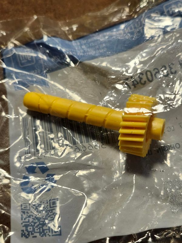 Speedometer Driven Gear, 24T Yellow