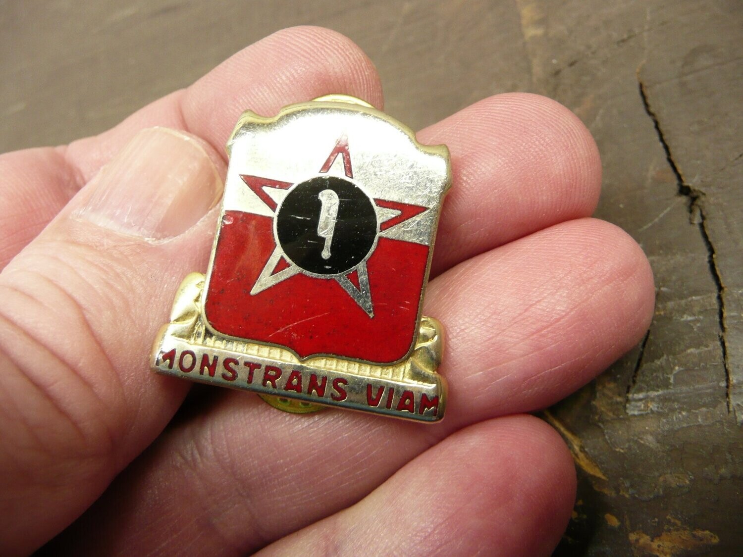 US Army 528th Artillery Group, Distinctive Unit Insignia Pin (z204)