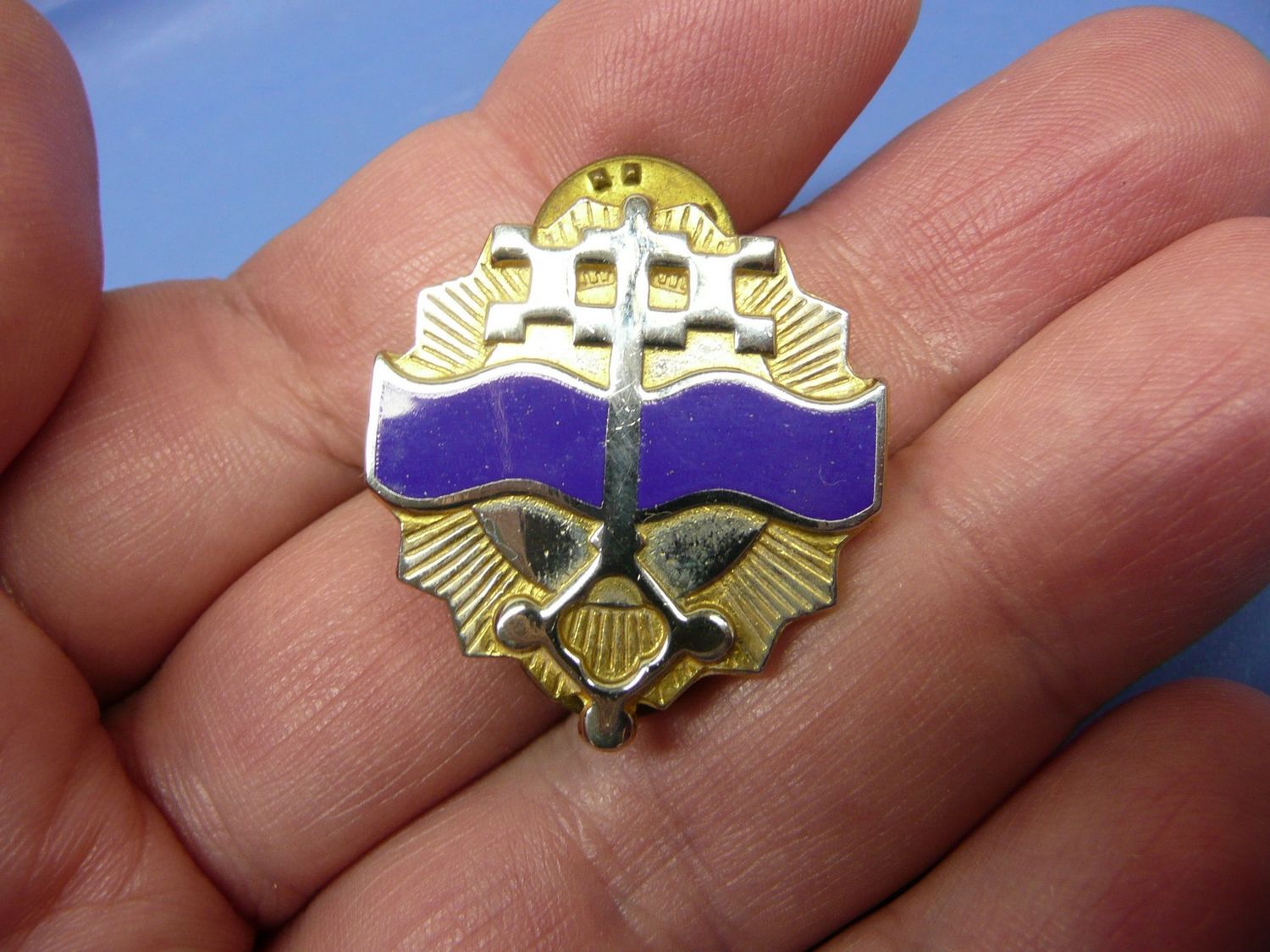 US 541st Maintenance Battalion Unit Insignia Pin