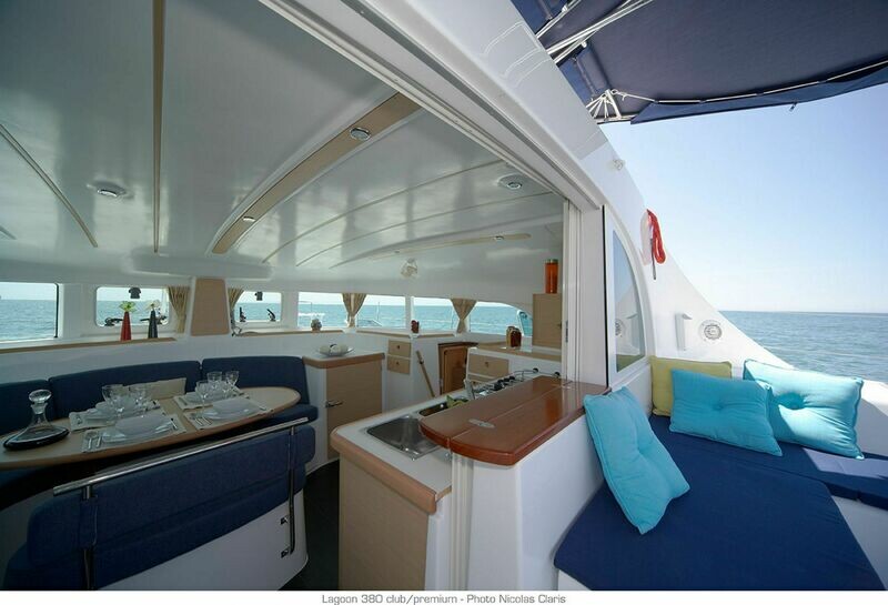 Shared Cabin by day Lagoon 380