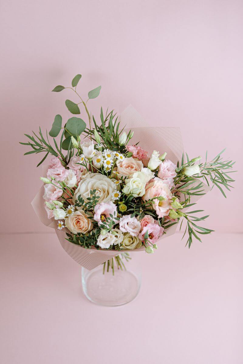 Ziedu pušķis rozā toņos