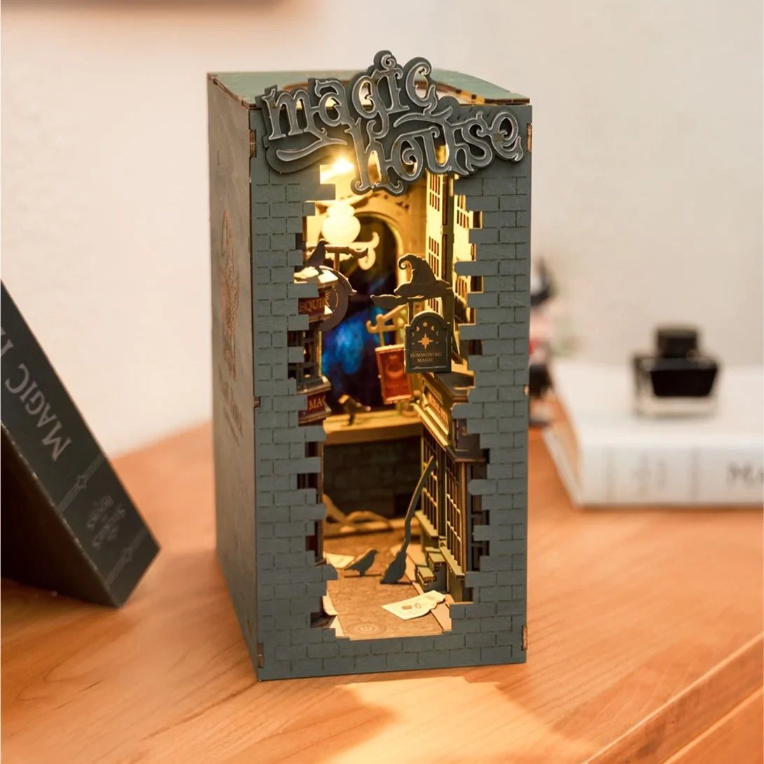 DIY BookNook - Magic House