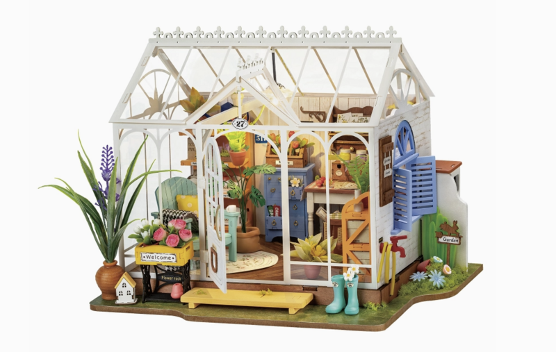 DIY Dreamy Garden House