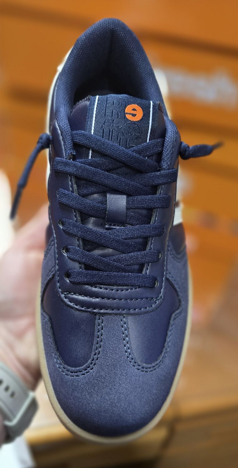 Refresh Navy Sneaker