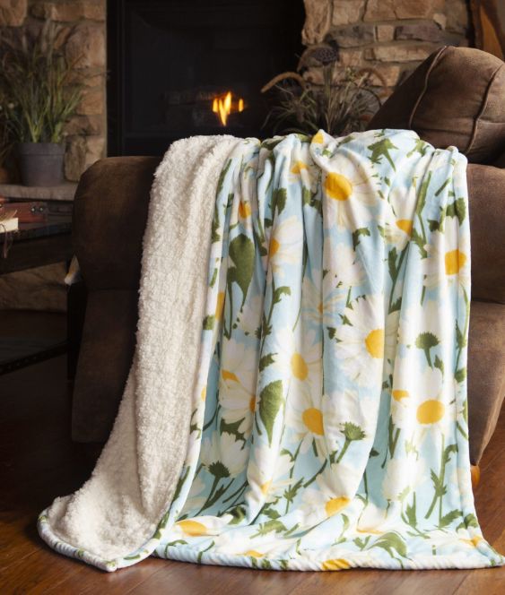 Daisy Daydream Plush Throw