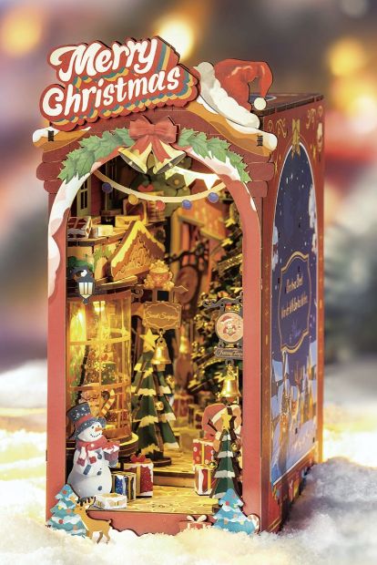 Book Nook Christmas Street