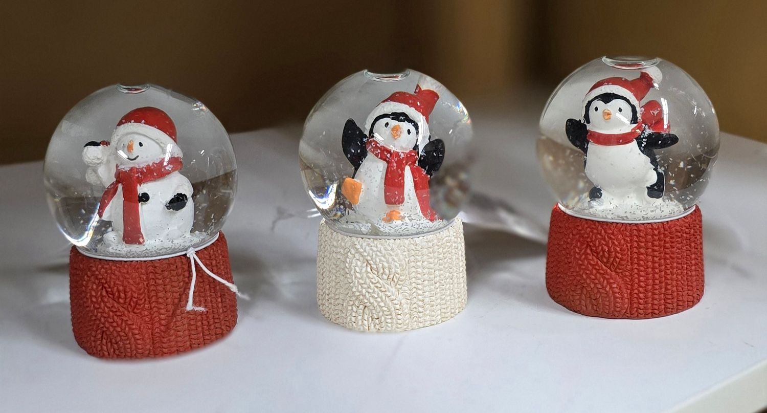 Tiny Snowman/Penguin Snowglobe