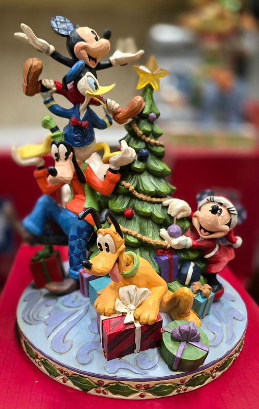 EN 6008979 Tree Decorating