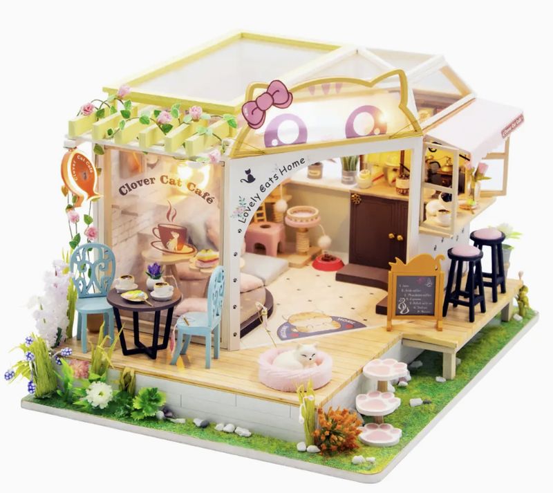 DIY Clover Cat Cafe