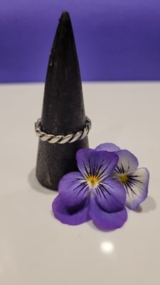 &#39;Twisted Sista&#39; Sterling Silver Ring