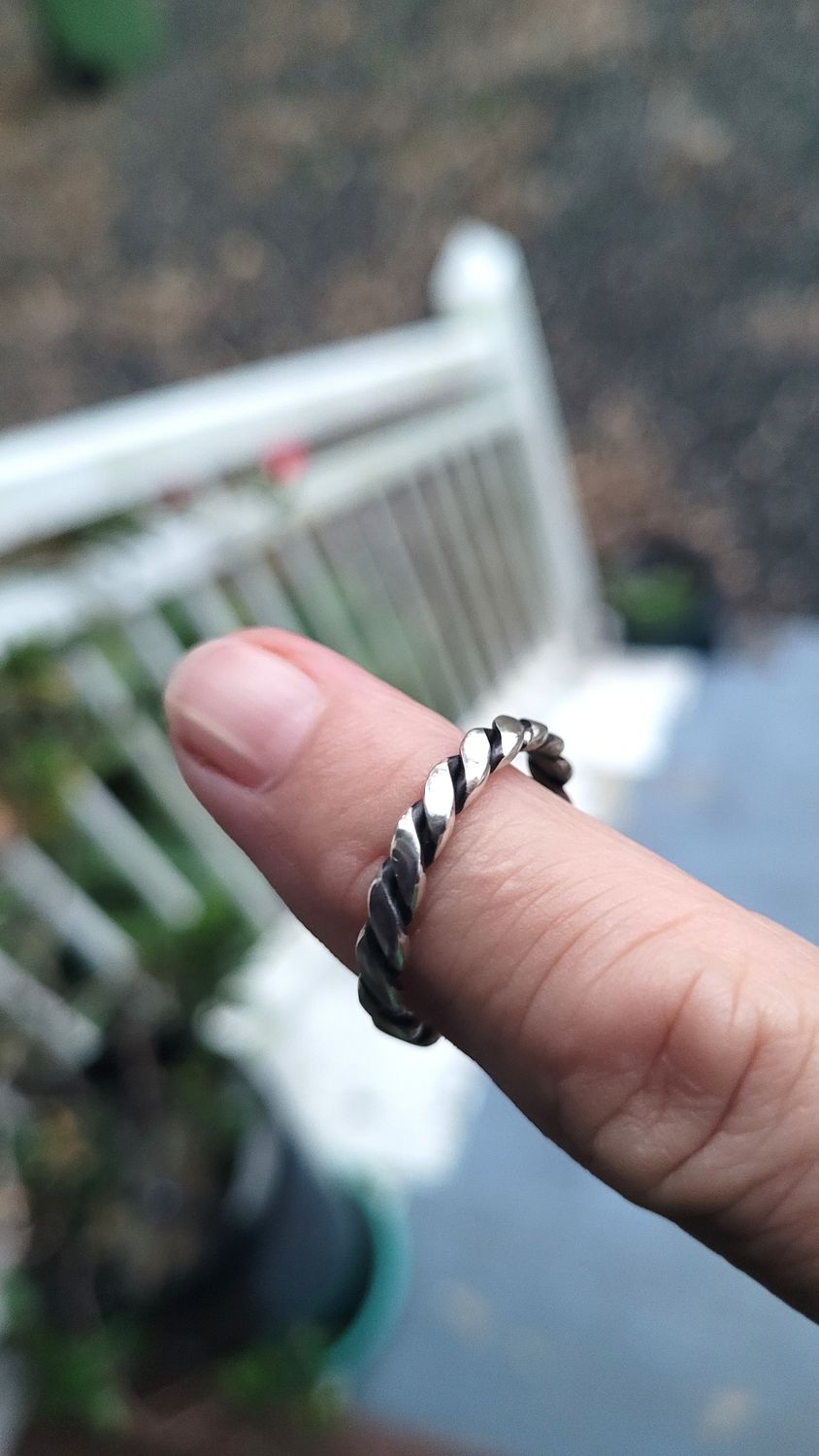 &#39;Twisted Sista&#39; Sterling Silver Ring